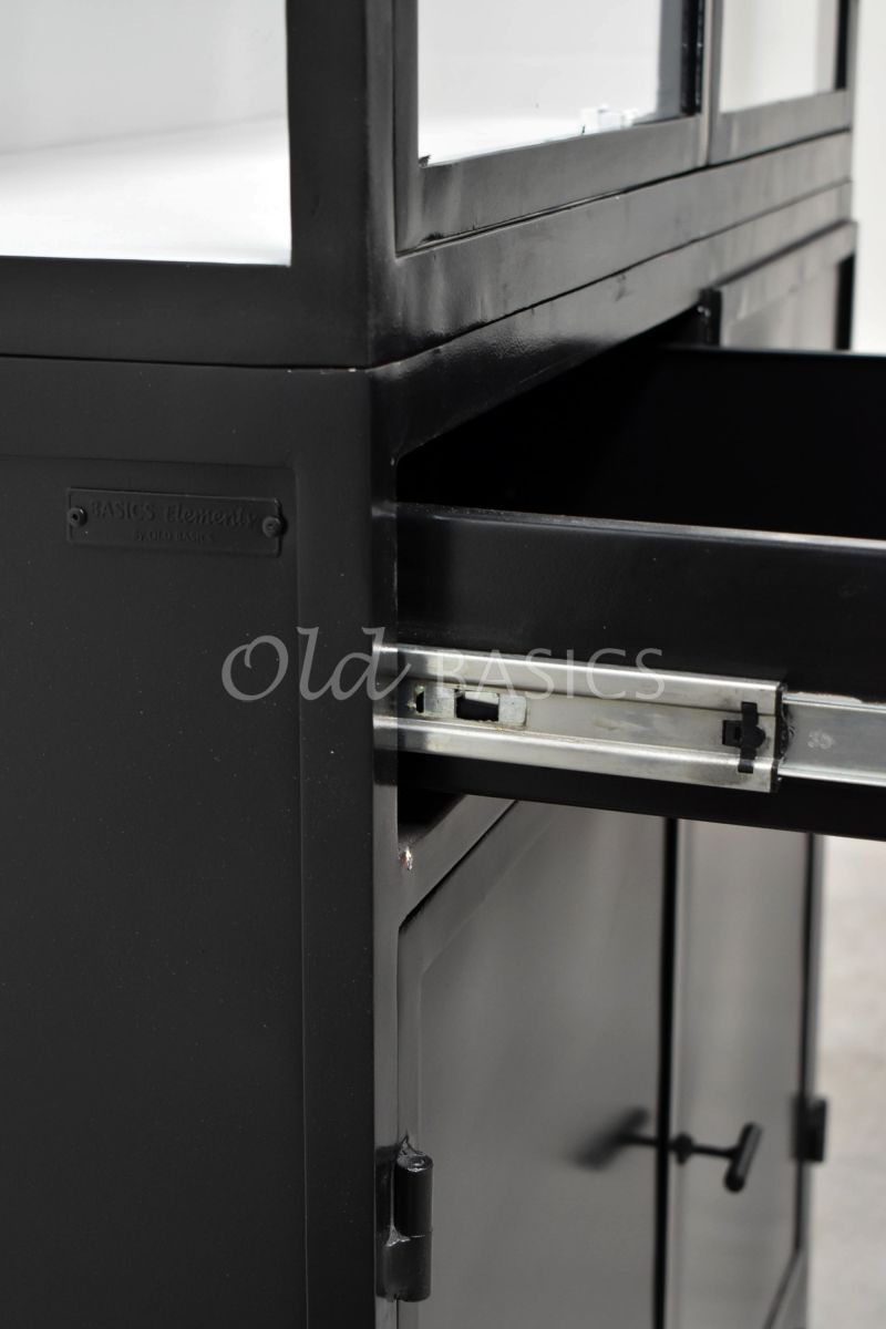 Detail van Apothekerskast Ivar Ladre NB, zwart, materiaal staal